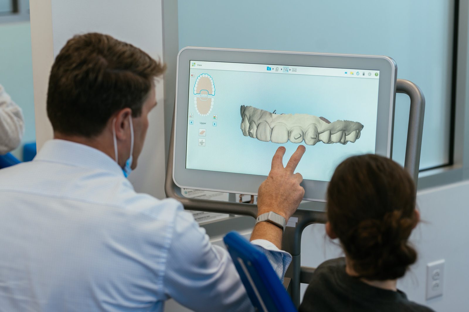 Palatal Expander in Richmond, VA for Kids, Teens, and Adults 5 Dr. Kevin Bibona showing a patient a 3D digital scan of her teeth on the office screen